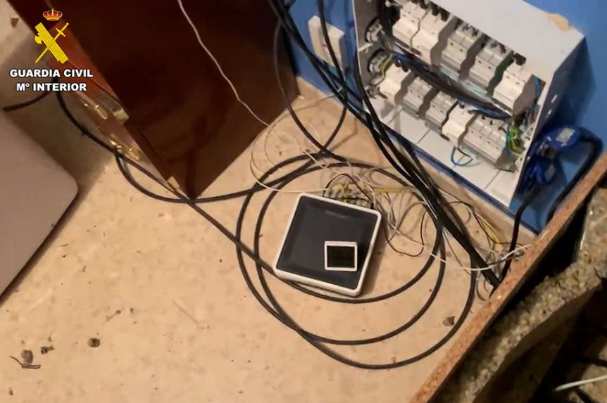 La Guardia Civil desmantela en Puente Genil un punto ilegal de “minería de criptomonedas”
