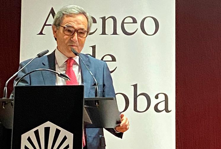 Eduardo Moyano durante la entrega del premio.