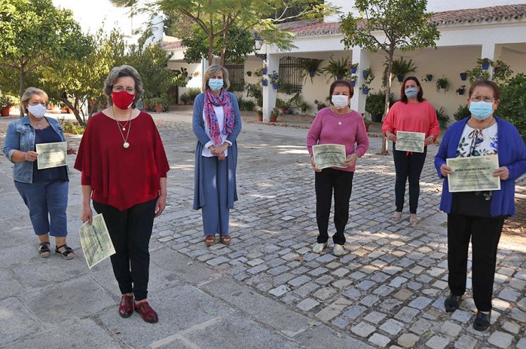 Homenaje a cinco mujeres de la aldea de Cordobilla en el Día Internacional de la Mujer Rural