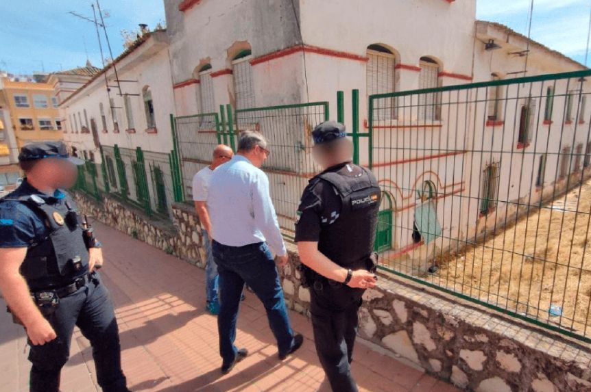 El Ayuntamiento fuerza la desocupación del antiguo cuartel de la Guardia Civil por salud pública