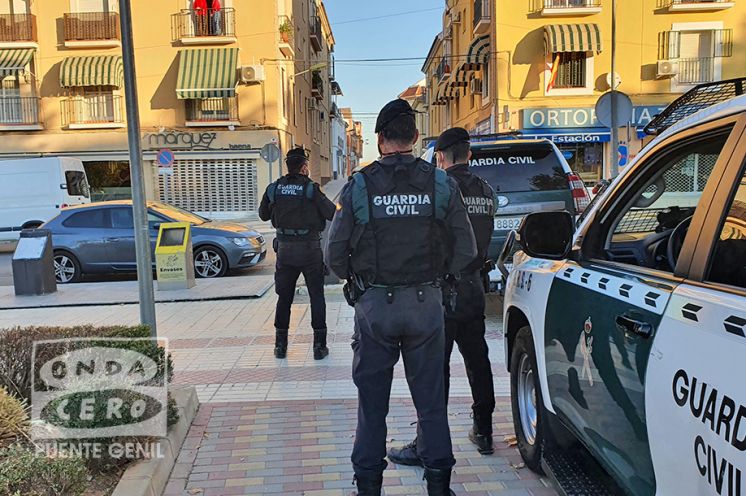 La Guardia Civil despliega una importante operación antidroga en Puente Genil
