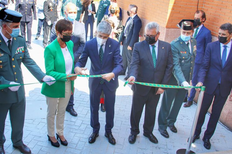 Corte de la cinta. (Foto: Rafael Tartajo).