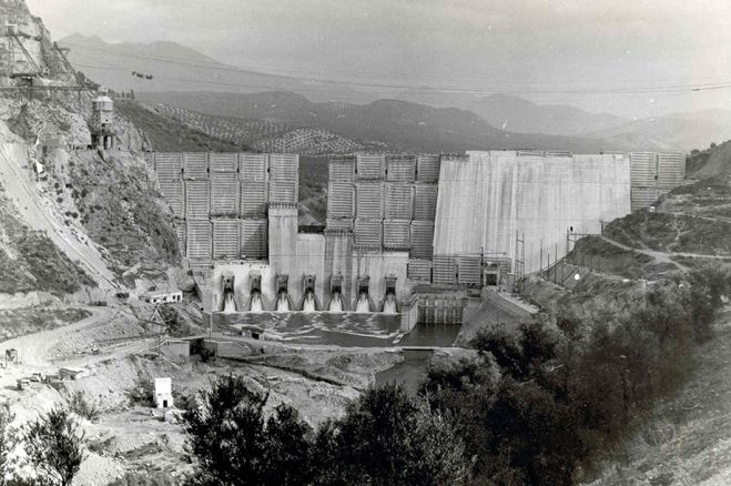Construcción de la presa (Foto: Cordópolis).