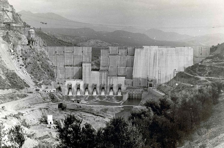 Construcción de la presa (Foto: Cordópolis).