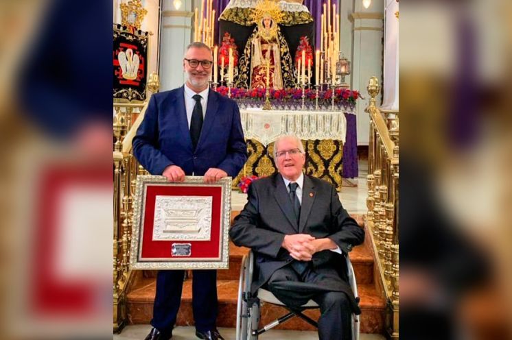 Paco López y Plácido Pérez, mayordomos de la Cofradía.
