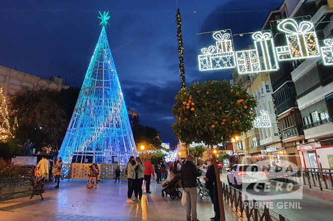 Alumbrado navideño en Puente Genil.