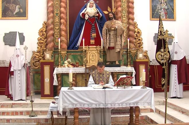 Momento del culto. (Foto: Vídeo Grupo Comunica)