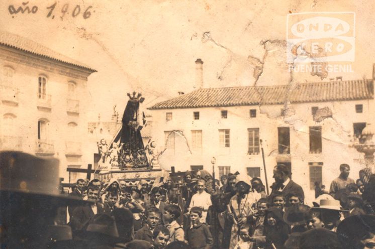 En la Plaza Emilio Reina en el año 1906.