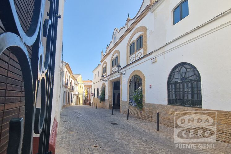 Bodegas Delgado.