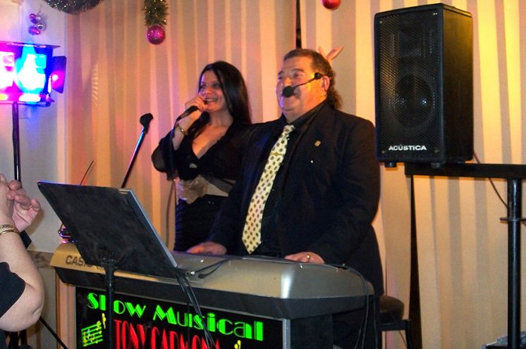 Tony Carmona durante uno de sus shows.