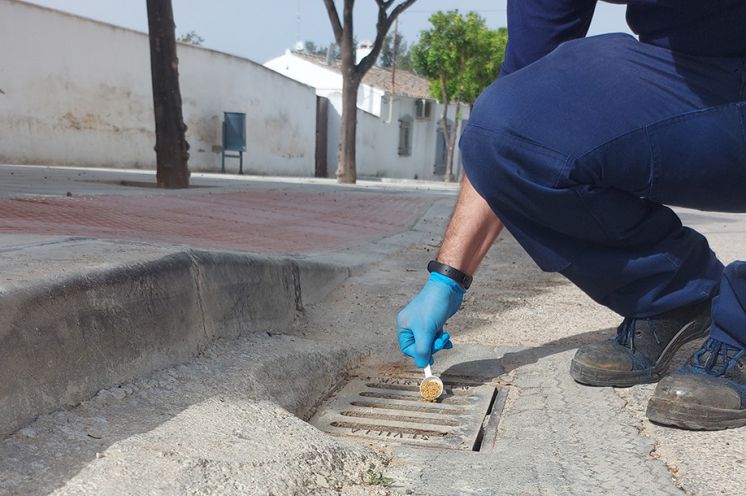 Aplican un tratamiento contra las larvas de mosquito en Cordobilla, Sotogordo y El Palomar