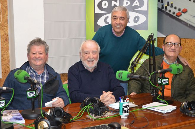 José Antonio Guerrero, José Luis Borrego y Alfredo Crespo junto a Ángel Delgado.
