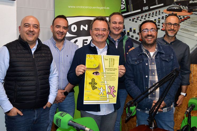 Parte de los organizadores del encuentro visitan Onda Cero.