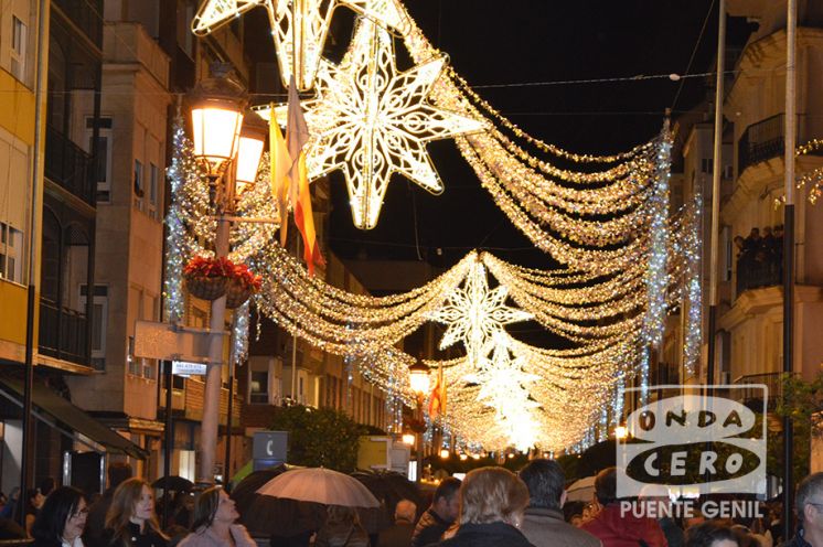 El alumbrado navideño convierte a Puente Genil en la capital de la luz