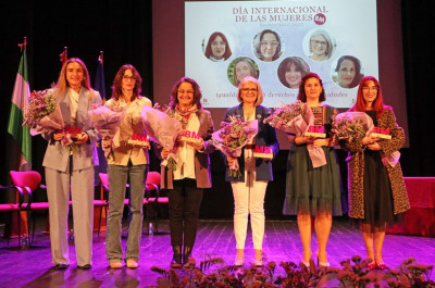El Ayuntamiento distingue a seis pontanas con motivo del Día Internacional de la Mujer