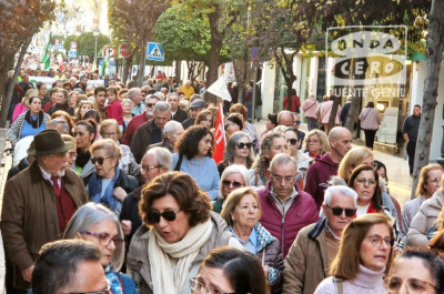 Una manifestación recorre el centro de Puente Genil reivindicando mejoras sanitarias