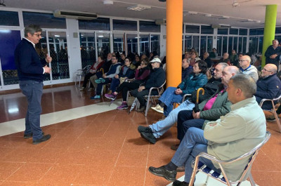 El Ayuntamiento presenta a los vecinos de la Cañada de la Plata el proyecto de la nueva rotonda en el cruce con la A318