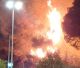 Un incendio en el entorno del Polideportivo Francisco Manzano obliga a intervenir a los bomberos y provoca la alarma entre los vecinos